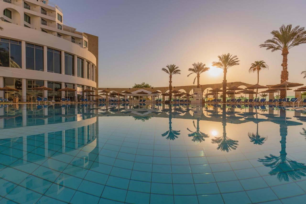 Enjoy Dead Sea Hotel Эйн-Бокек Экстерьер фото The pool at the Hilton Sharm El Sheikh