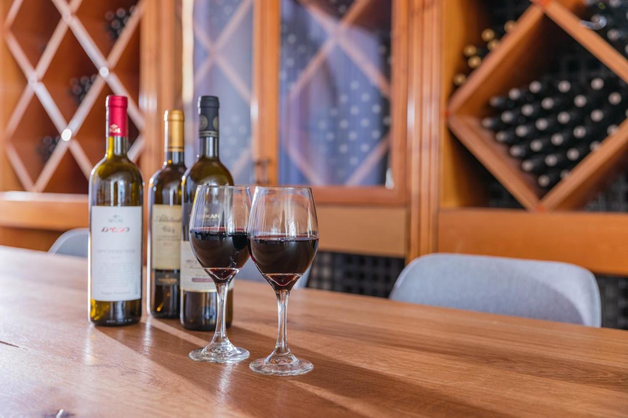 Enjoy Dead Sea Hotel Эйн-Бокек Экстерьер фото Wine tasting