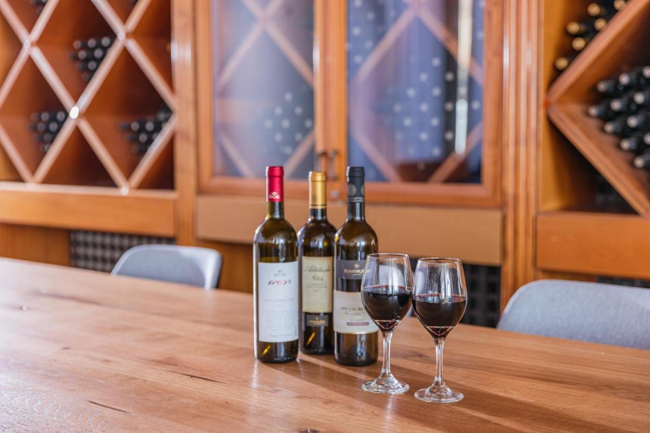 Enjoy Dead Sea Hotel Эйн-Бокек Экстерьер фото Wine tasting at the winery