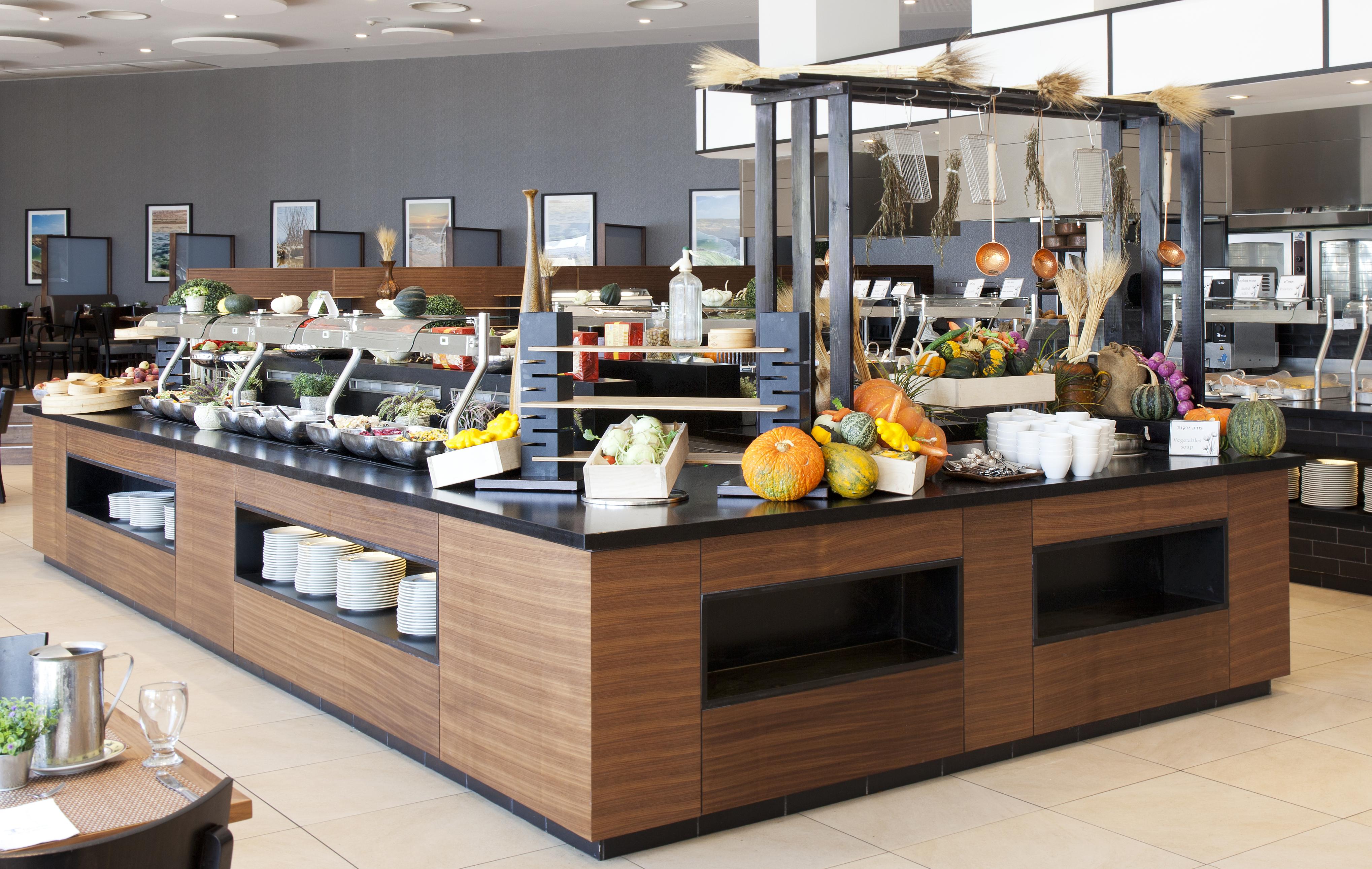 Enjoy Dead Sea Hotel Эйн-Бокек Экстерьер фото A salad bar